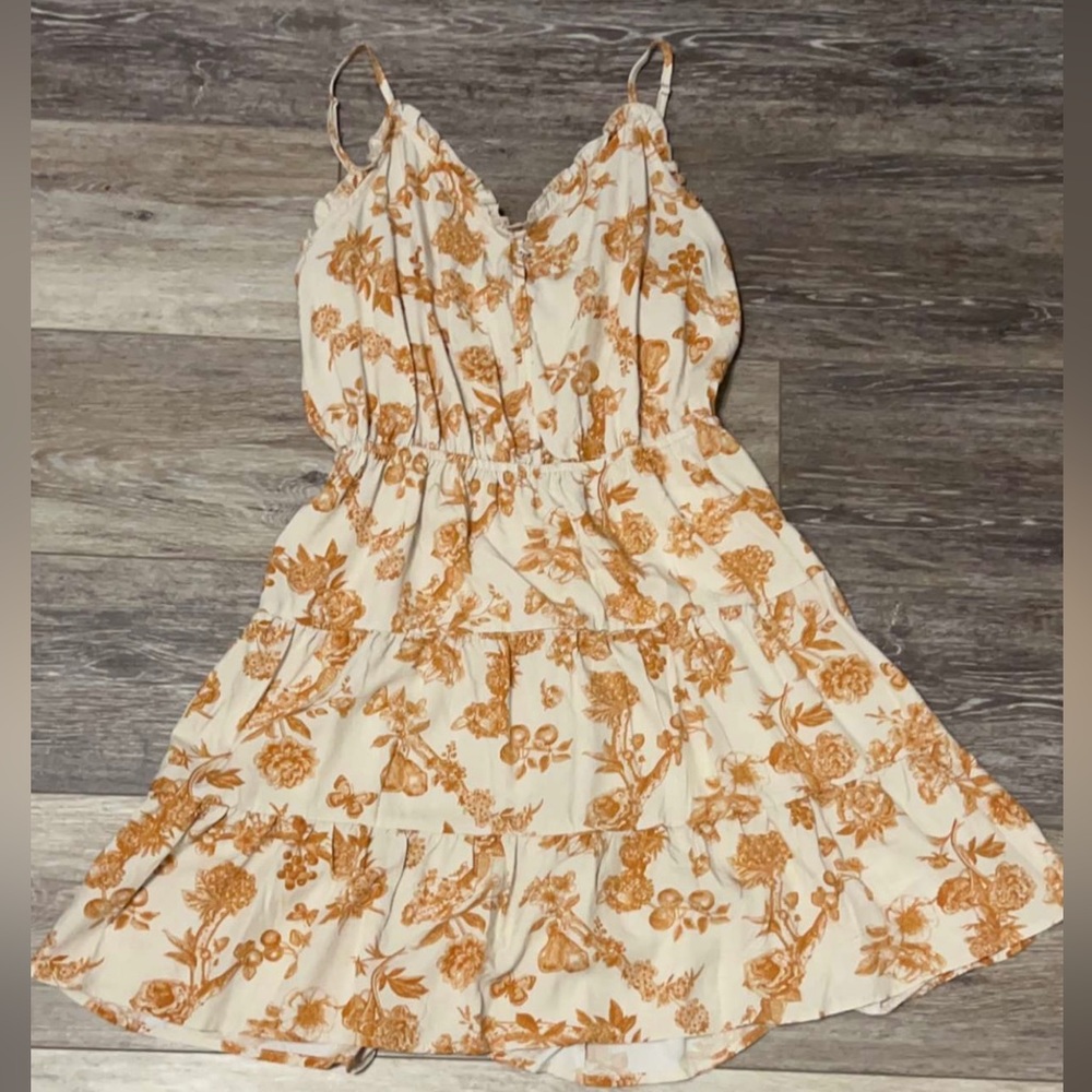 Spaghetti strap short dress. Size medium. Gold and cream